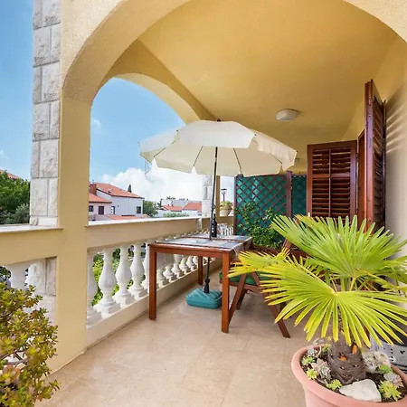 Apartment Nada In - Near The Fazana